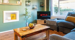 Smart TV - Headingley Lodge - Modern Home Near City Centre (Leeds)