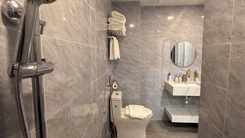 Superior kamer, 1 twee- of 2 eenpersoonsbedden | Badkamer | Gratis toiletartikelen, handdoeken, zeep, shampoo