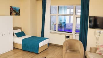 Deluxe Studio Suite | Desk, free WiFi