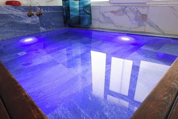 Studiosvit Deluxe | Skrivbord och gratis wi-fi