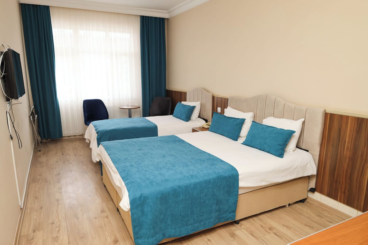 Family Room, City View | Desk, free WiFi