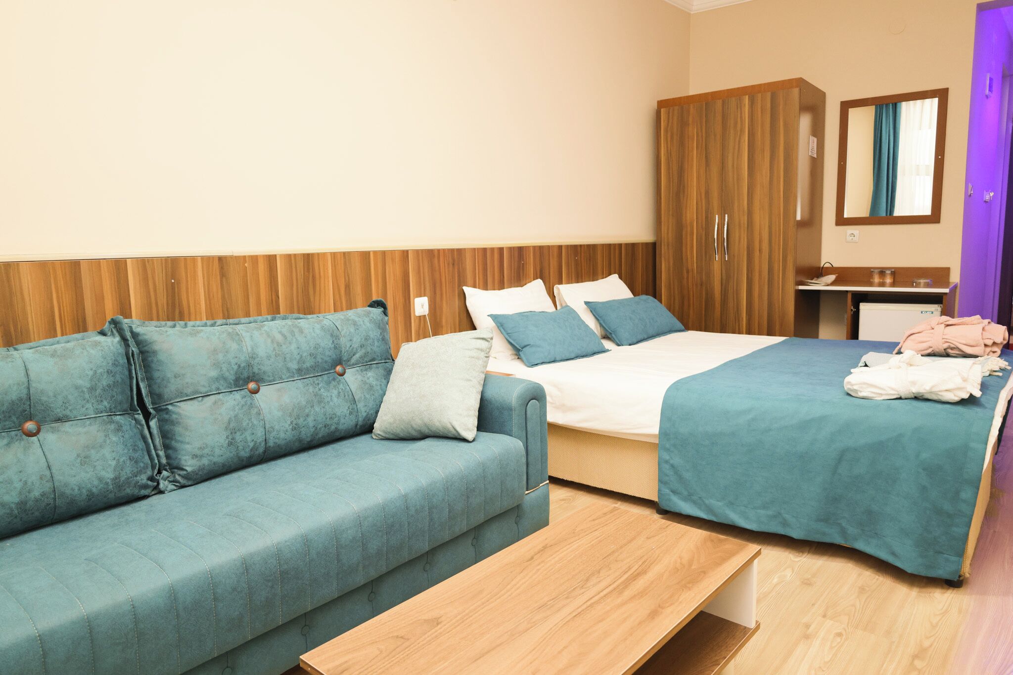 Escritorio y wifi gratis 