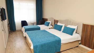 Standart Aile Odalari | Escritorio y wifi gratis