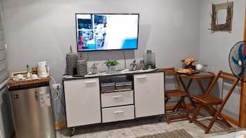 Phòng đôi Superior, 1 giường cỡ queen, sân hiên, quang cảnh núi | Bàn, khu vực làm việc phù hợp cho laptop, màn/rèm cản sáng