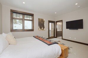 Iron/ironing board, travel crib, WiFi, bed sheets