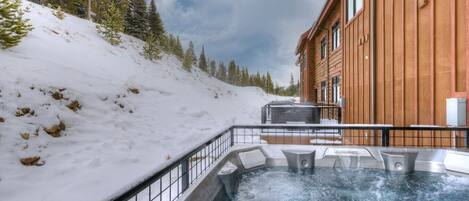 Bain à remous extérieur