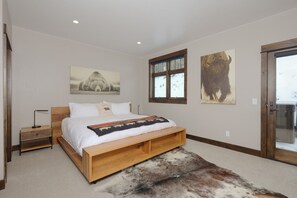 Iron/ironing board, travel cot, WiFi, bed sheets