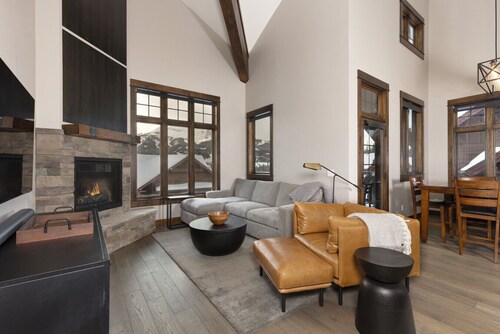 Lone Peak Views - Minutes to Big Sky Resort!