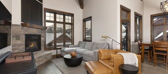 Lone Peak Views - Minutes to Big Sky Resort!