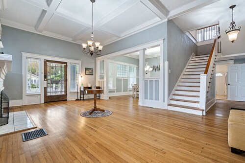 Spacious Homey Stay w/ Games, Gym, Near Downtown