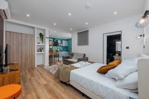 Iron/ironing board, WiFi, bed sheets - Stylish 1 Bed room Studio Flat (Funchal)