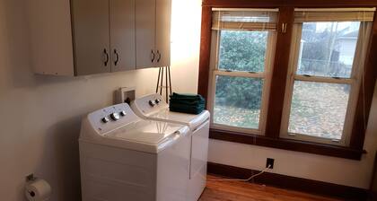 3-bedroom pet friendly house in centrally located Johnson City. 1 mi. from SUNY.