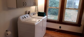 3-bedroom pet friendly house in centrally located Johnson City. 1 mi. from SUNY.