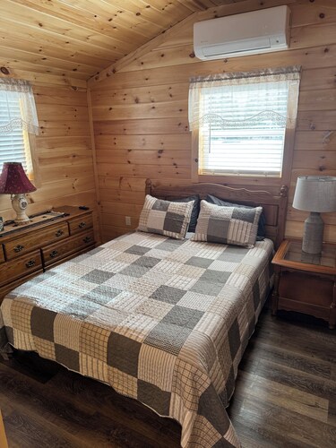 Cozy Northern Maine Cabin -Near Snowmobile-Wifi-Full Kitchen