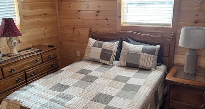 Cozy Northern Maine Cabin -Near Snowmobile-Wifi-Full Kitchen