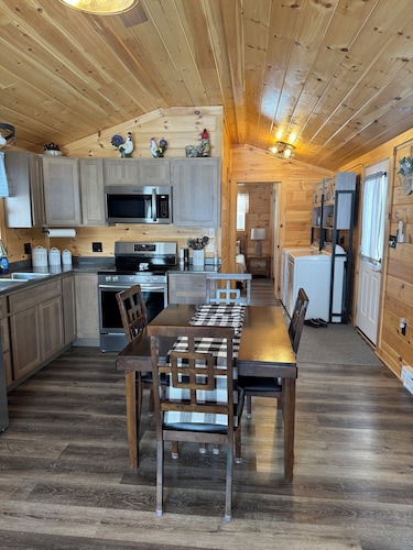Cozy Northern Maine Cabin -Near Snowmobile-Wifi-Full Kitchen