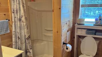 淋浴设施、吹风机、毛巾、肥皂