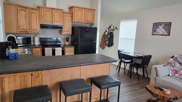 Micro-ondes, four, plaque de cuisson, lave-vaisselle