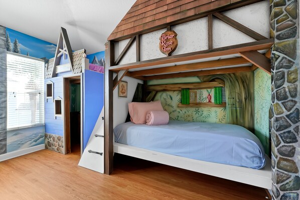 3 slaapkamers, een strijkplank/strijkijzer, gratis wifi, beddengoed