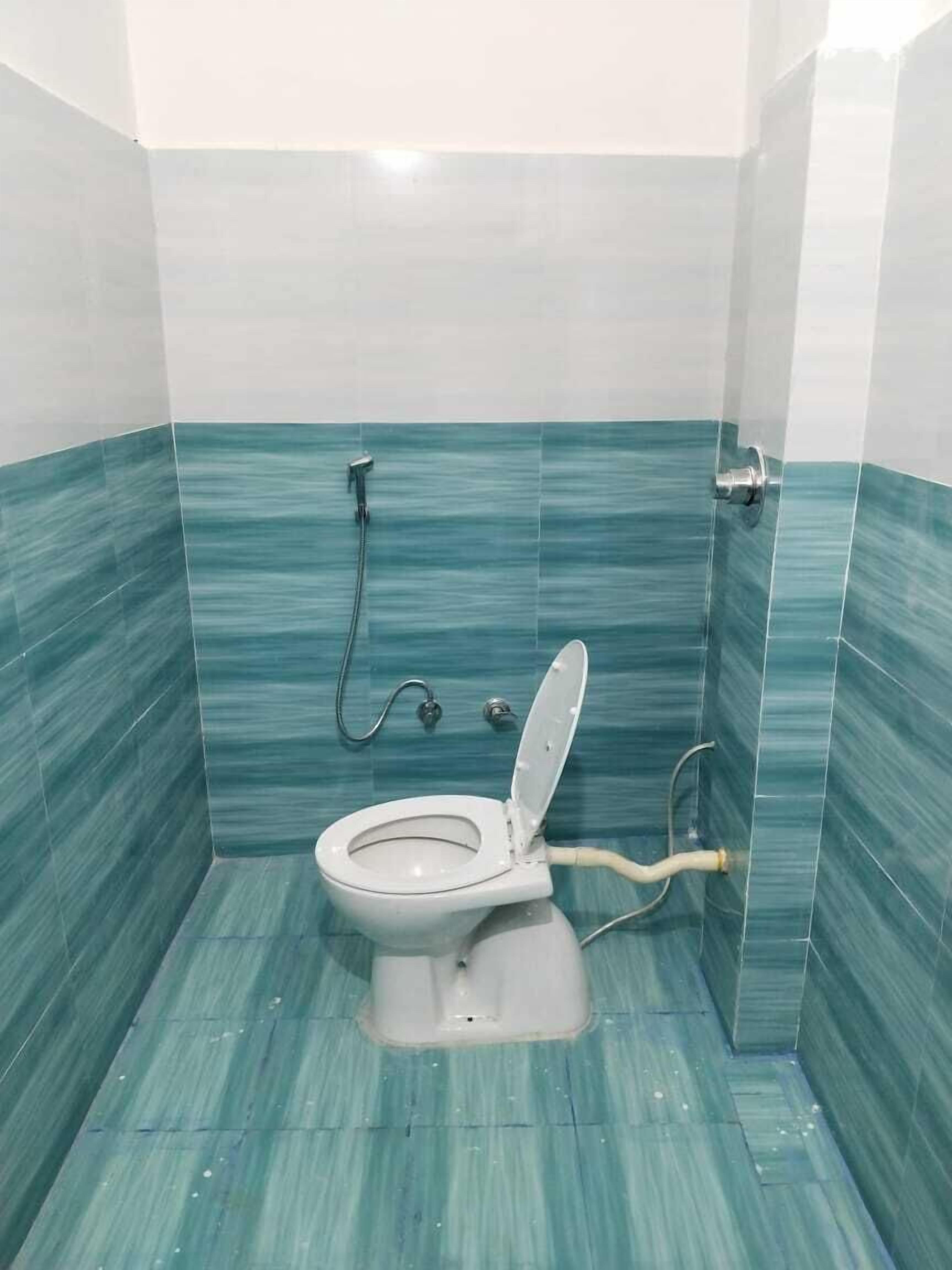 Shower, towels, soap, shampoo