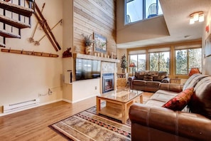 Smart TV, fireplace - Beautiful Breck Condo, block from Main and Gondola (Breckenridge)