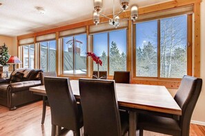 Dining - Beautiful Breck Condo, block from Main and Gondola (Breckenridge)