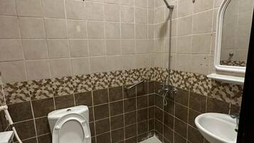 Standard Triple Room | Bathroom | Hair dryer, towels