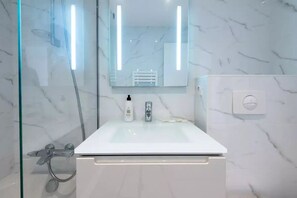 Hair dryer, towels - Apartment (Cannes)