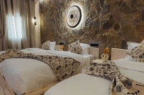 Triple Room | Free minibar, in-room safe, free cribs/infant beds, free WiFi - Nasser Palace Suites & Spa (Taouz)