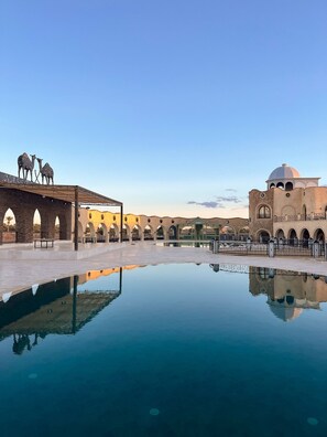 2 outdoor pools - Nasser Palace Suites & Spa (Taouz)
