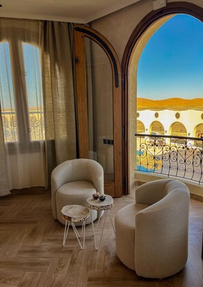 奢華套房, 沙漠景觀 | 免費迷你吧、客房內保險箱、免費搖籃/嬰兒床、免費無線上網