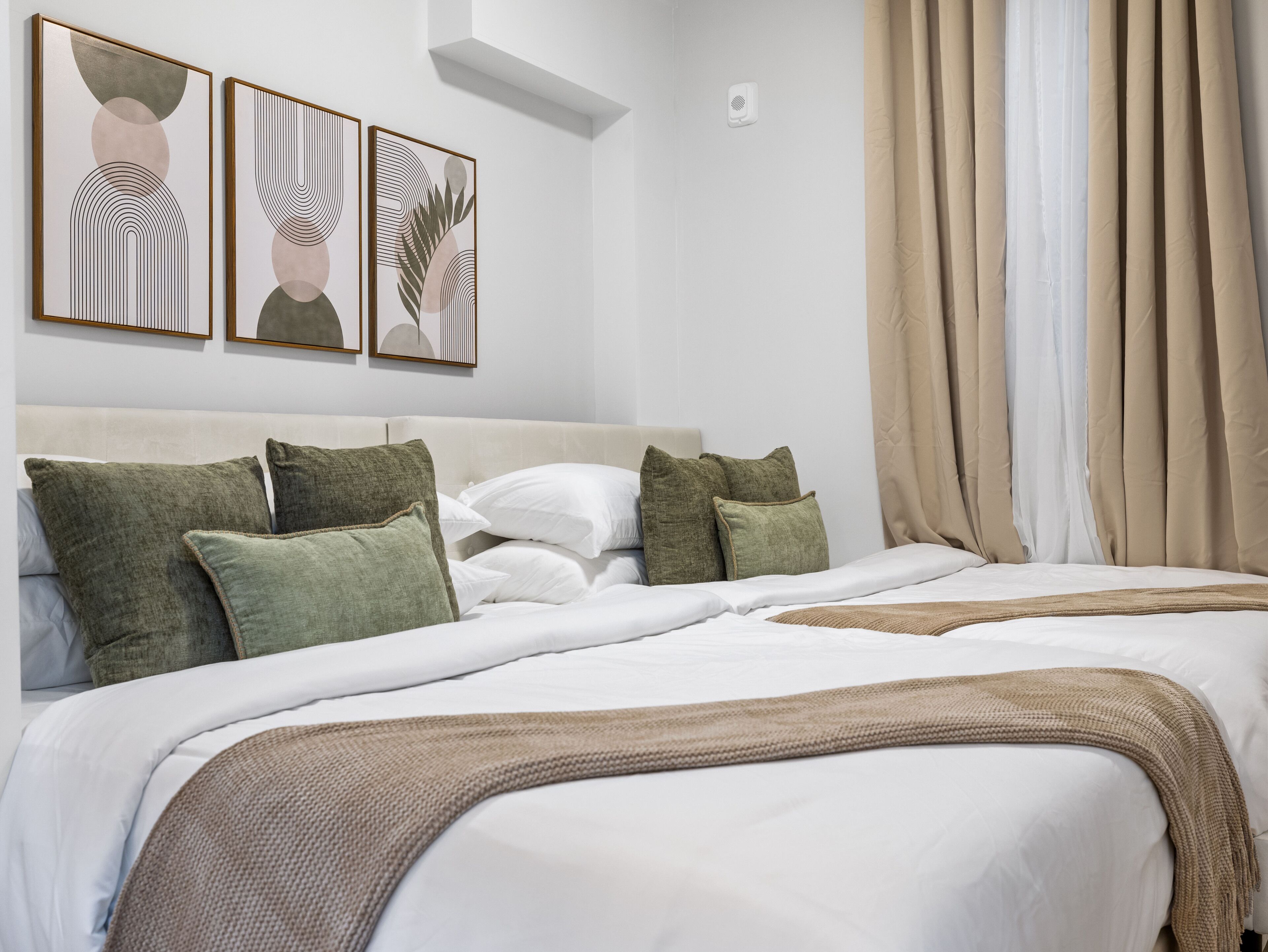 5 slaapkamers, een strijkplank/strijkijzer, wifi, beddengoed