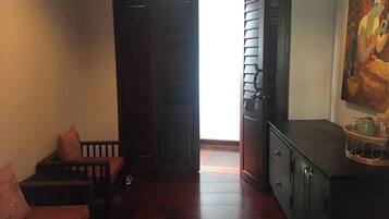 Setrika/meja setrika dan Wi-Fi gratis