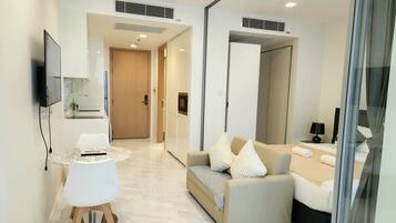 Apartment, 1 Bedroom, Accessible, Private Pool | Living room