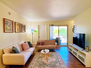 Smart TV - Relaxing Central Tucson Stay with Mountain View (Tucson)