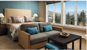 Iron/ironing board, Internet, bed sheets - Spacious 3-bedroom condo in superb Beaver Creek. (Beaver Creek)