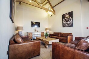 TV - The Dairy, charming countryside stay near the coast (Wareham)