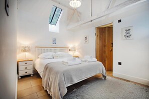 2 bedrooms, iron/ironing board, WiFi, bed sheets - The Dairy, charming countryside stay near the coast (Wareham)