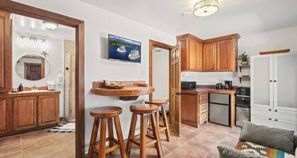 Charming 1-bedroom casita with AC in Old Town Albuquerque