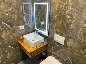 Towels, toilet paper - Villa Center Ksamil (Ksamil)
