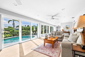 Smart TV, books - Holmes Beach Gem • Heated Pool & Boat Dock (Holmes Beach)