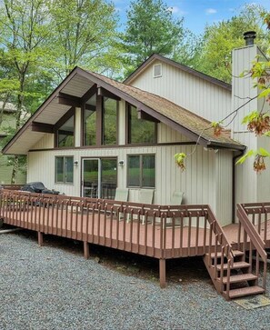 Exterior - GET LUCKY ON LUPINE! Beautiful 2-bedroom chalet Sauna GamrRm Hottub Lake Harmony (Lake Harmony)