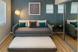 Pengeskab på værelset, strygejern/strygebræt, gratis Wi-Fi, sengetøj