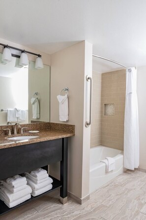 Shower, hair dryer, towels, soap - Luxurious 2 Bedroom in Worldmark Anaheim Resort (Anaheim)