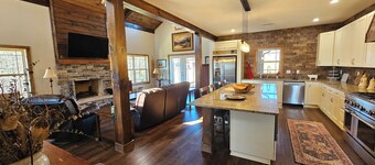 Peaceful 3-bedroom farmhouse on working dairy farm