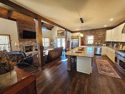 Peaceful 3-bedroom farmhouse on working dairy farm