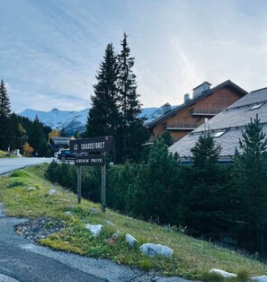 Property grounds - Apartment near ski slopes/shops, plateau, parking (Les Allues)