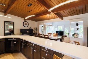 Interior - Stoney Creek 4BR|3BA Nature Oasis | Sauna, Games & Luxe Comfort | Smart TV (Hamilton)