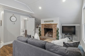 Een smart-tv, tafelvoetbal en een tafeltennistafel