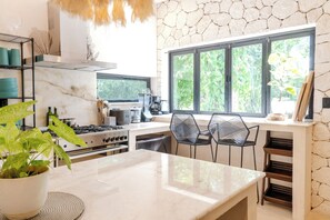 Oven, stovetop, dishwasher - Private Home with Luxury Pool and Outdoor Living (Yalcón)